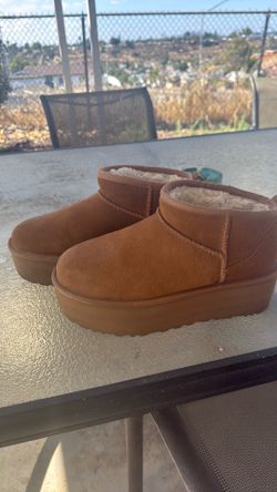Uggs platform boot