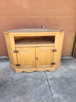 Amish Zeal Corner Bar Shelf and TV Stand