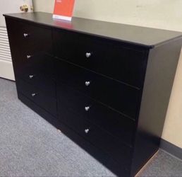 Eight drawers dresser