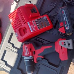 MILWAUKEE DRILL 18V LITHIUM BRUSHLESS WITH BATTERY AND CHARGER 