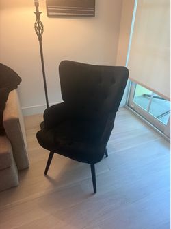 ACCENT CHAIR