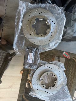 Drilled and slotted brake rotors with brake pads(front)