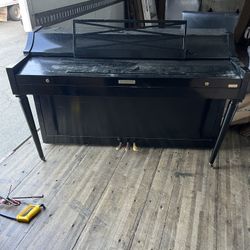 Baldwin Up Right Piano