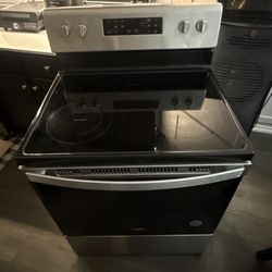 Stove And Microwave 