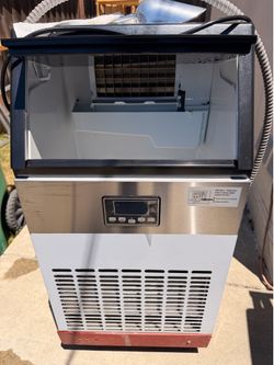 ICE MAKER 100 lbs/24HR