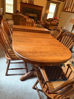 Table with 6 chairs 4 leafs