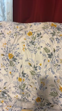 Twin Comforter White Blue Yellow  $25