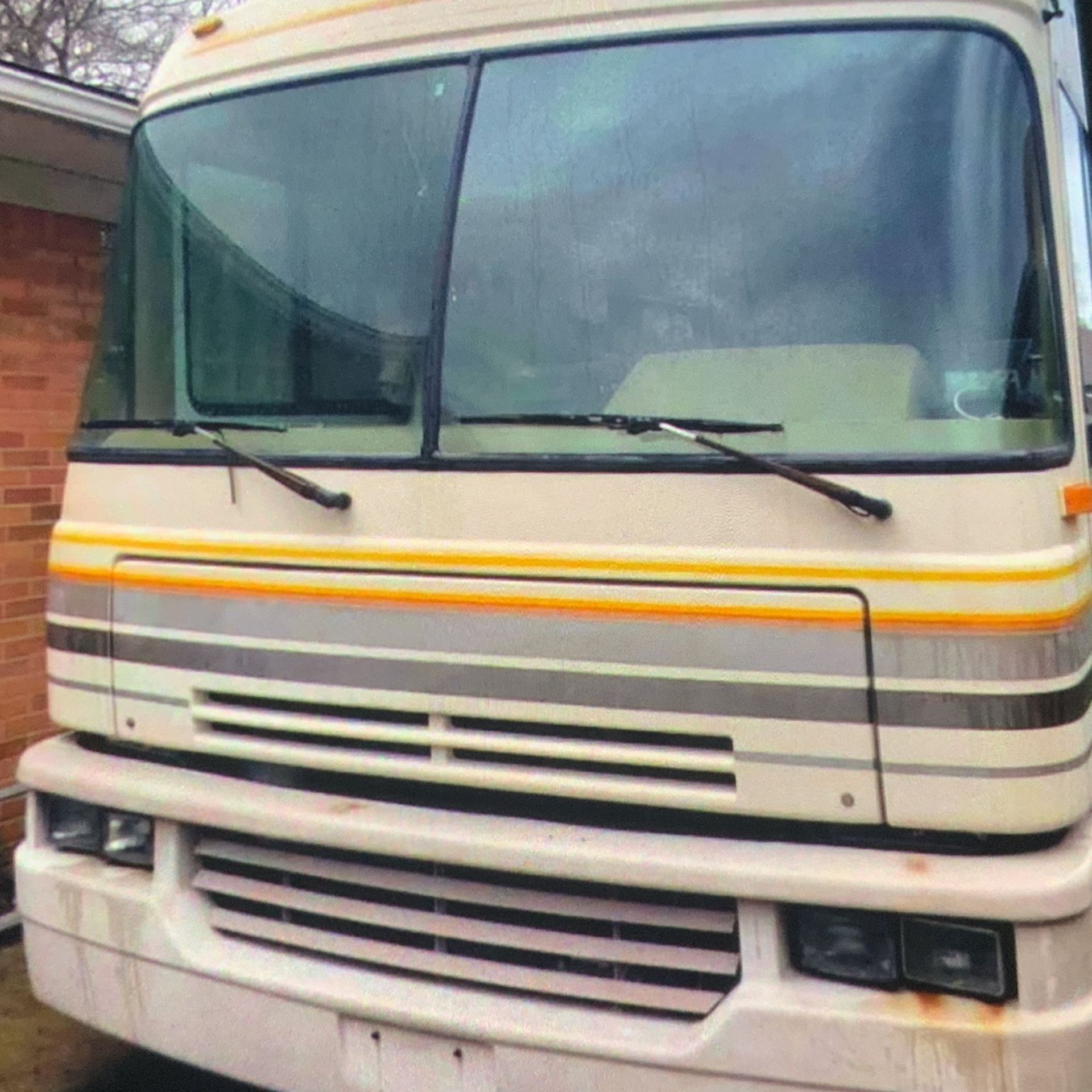 RV/ Motorhome - New Engine & New Battery