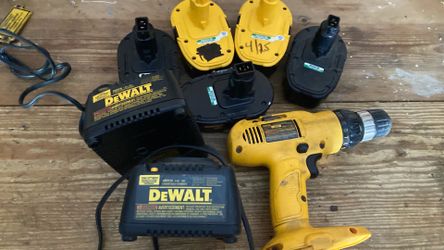 Dewalt drill 3/8 cordless w/ (2) chargers 🔌 & 5 batteries