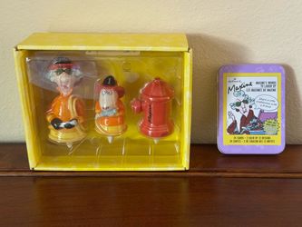 Hallmark Maxine  Cake Topper & Tin with greeting cards
