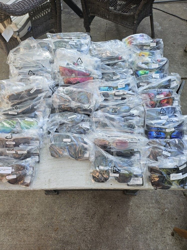 Lot Of 100 Pairs Of Foster Grant Sunglasses