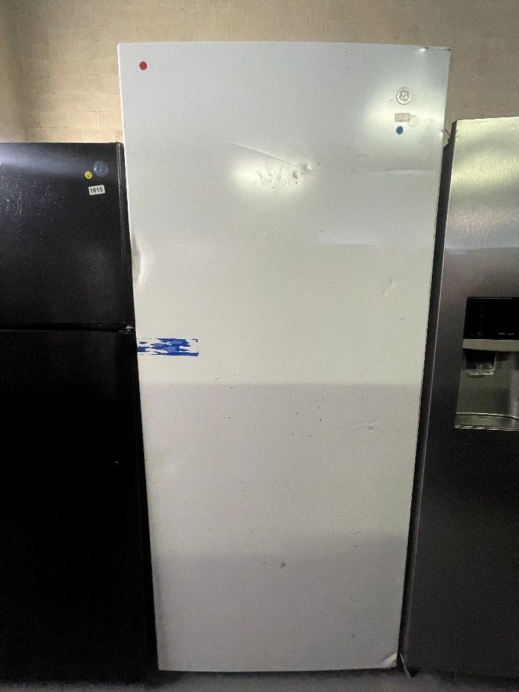 GE 33” UPRIGHT eFREEZER 20.1 CUBIC FEET DENTED $350