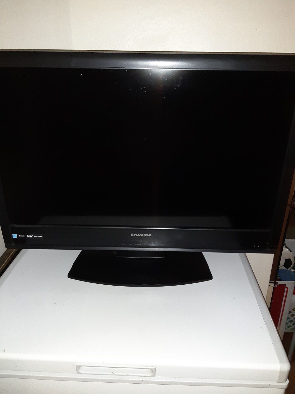 SYLVANIA 32"INCH FLAT SCREEN TV...