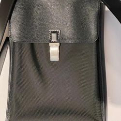 Louis Vuitton Messenger bag