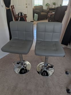 Chairs/ barstools