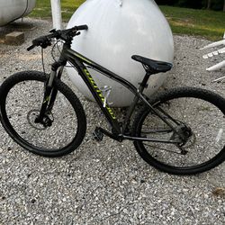 Specialized Rockhopper Mountain bike