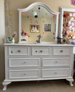 Kids’ bedroom set