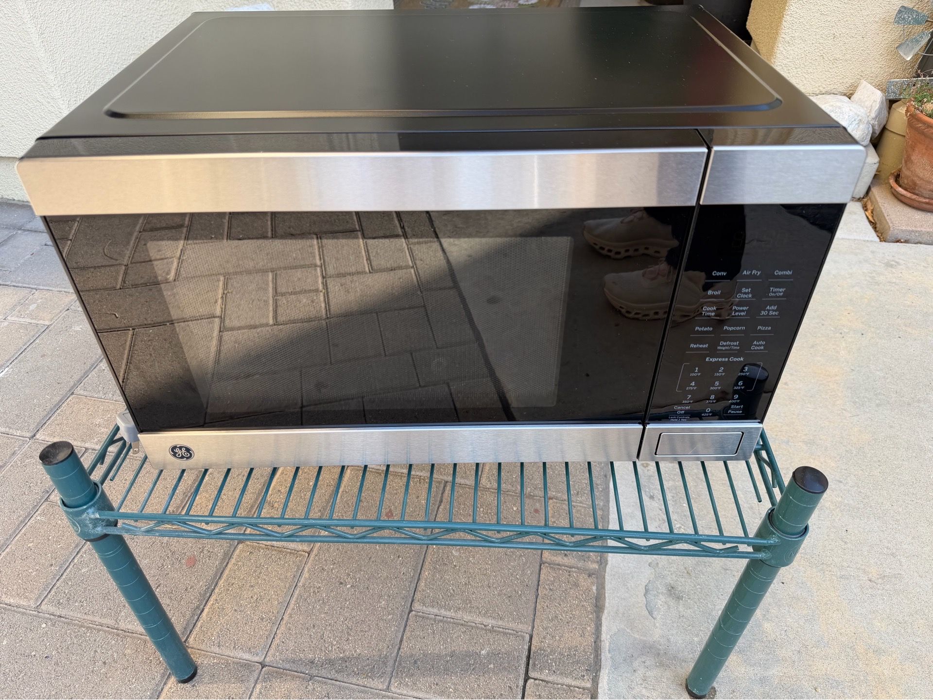 GE Microwave Oven