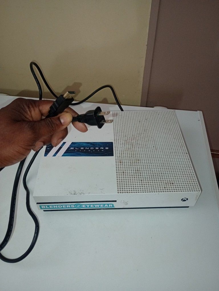 X Box 1 No Controllers With E888 Drone With Shoe Containers