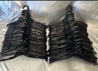 100 HANGARES SIZE MEDIUM 👕👚👗$20
