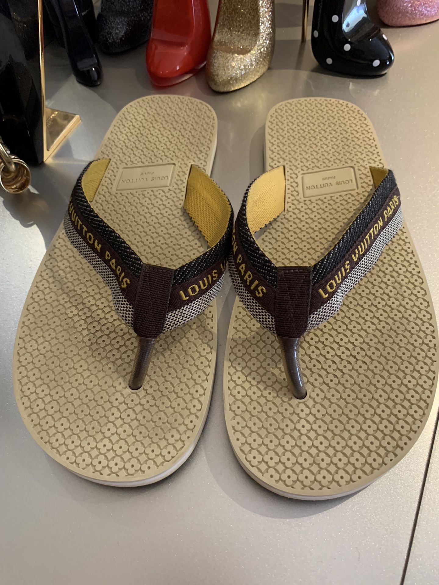 Louis Vuitton Bahia Thong Sandals - size 39