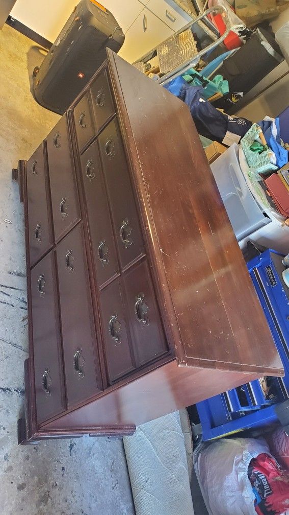 Dresser
