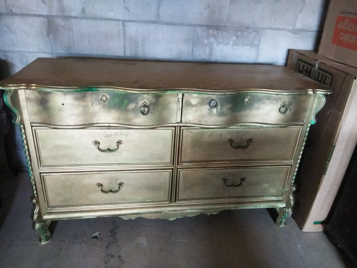 Dresser Goldish ( French Provincial)