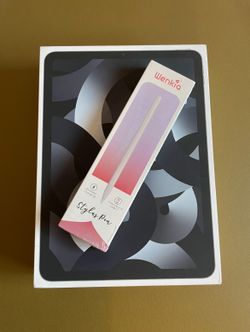 Apple iPad Air 5th Generation (M1 Chip) 64GB with Box, Pen And Keyboard 