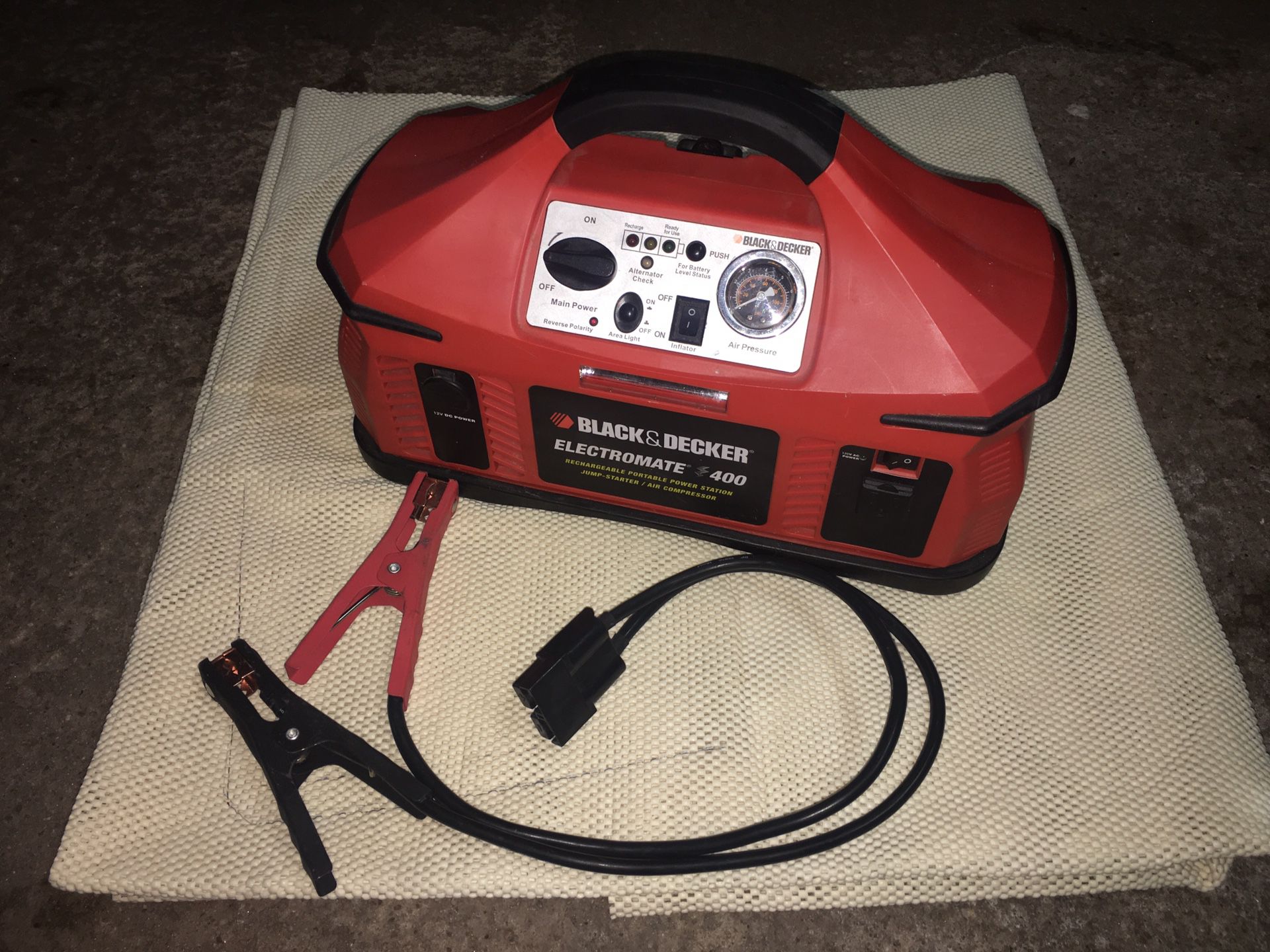 Black And Decker Jump-Starter With Inflator.