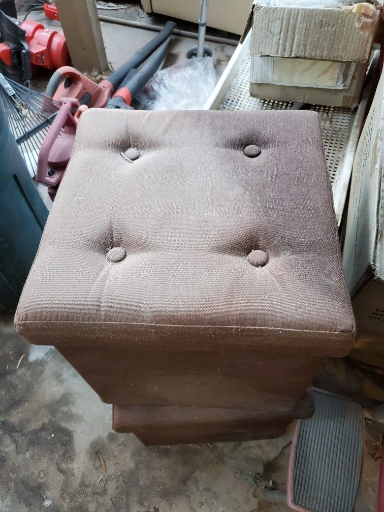 Ottoman Cube Seat Chair Has Storage Qty 6