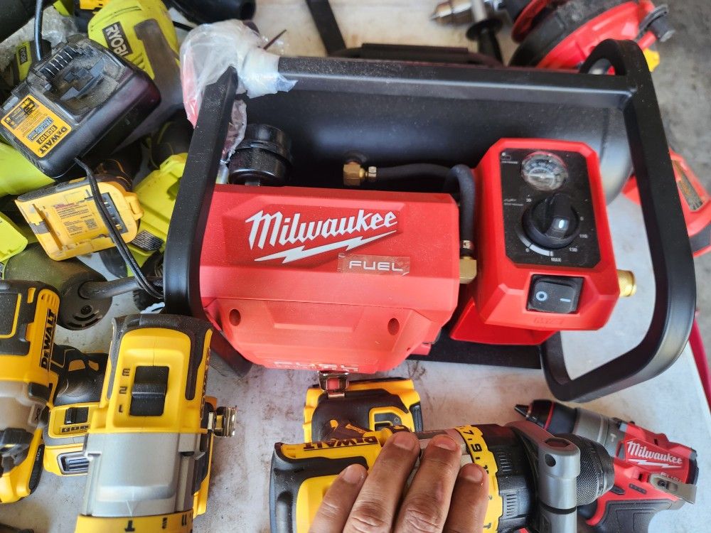 Milwaukee M18 Fuel 1 Gal Air Compressor ( Tool Only)