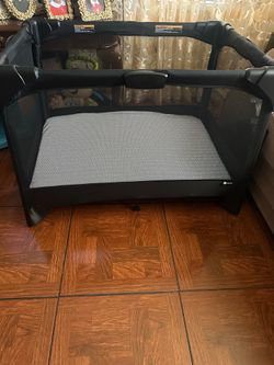 4 moms pack and play
