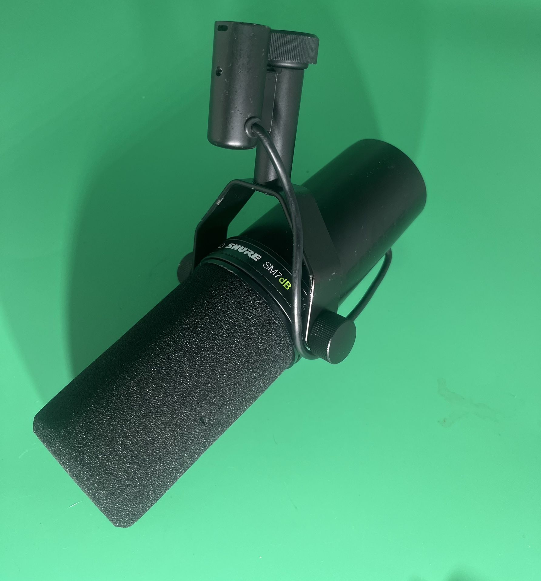 SHURE SM7dB Dynamic Vocal Microphone with built-in Peramp