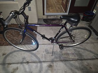 Trek MultiTrack 700 Hybrid Bike, including bike lock and seat bag– 21” Frame.