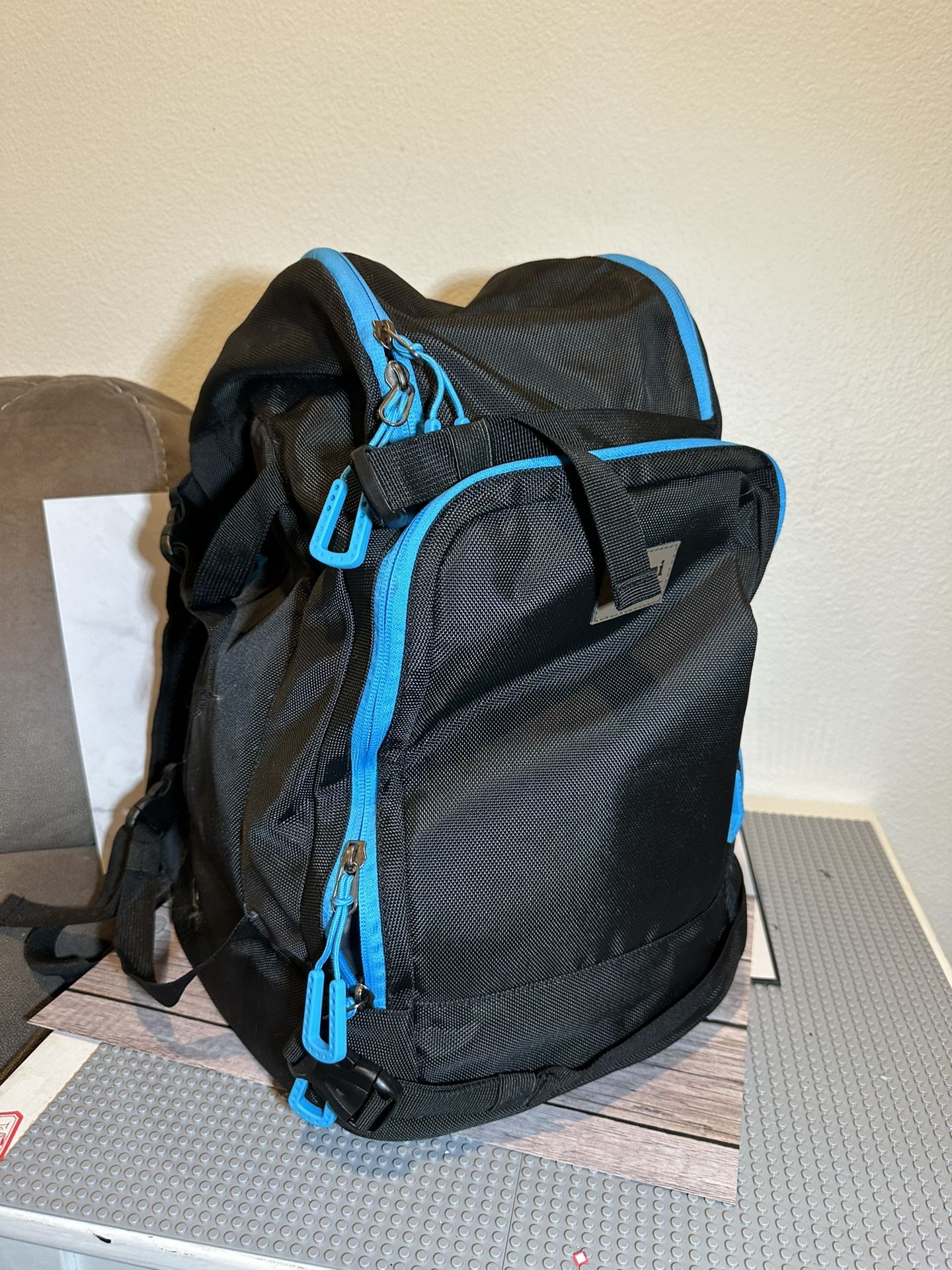 Goloni 50L Ski Boot Bag with Rubberized Exterior Bottom for Skis, Snowboard, Ski Helmet, Accessories