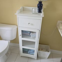 Bathroom towel starge