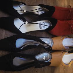4 pair of women shoes