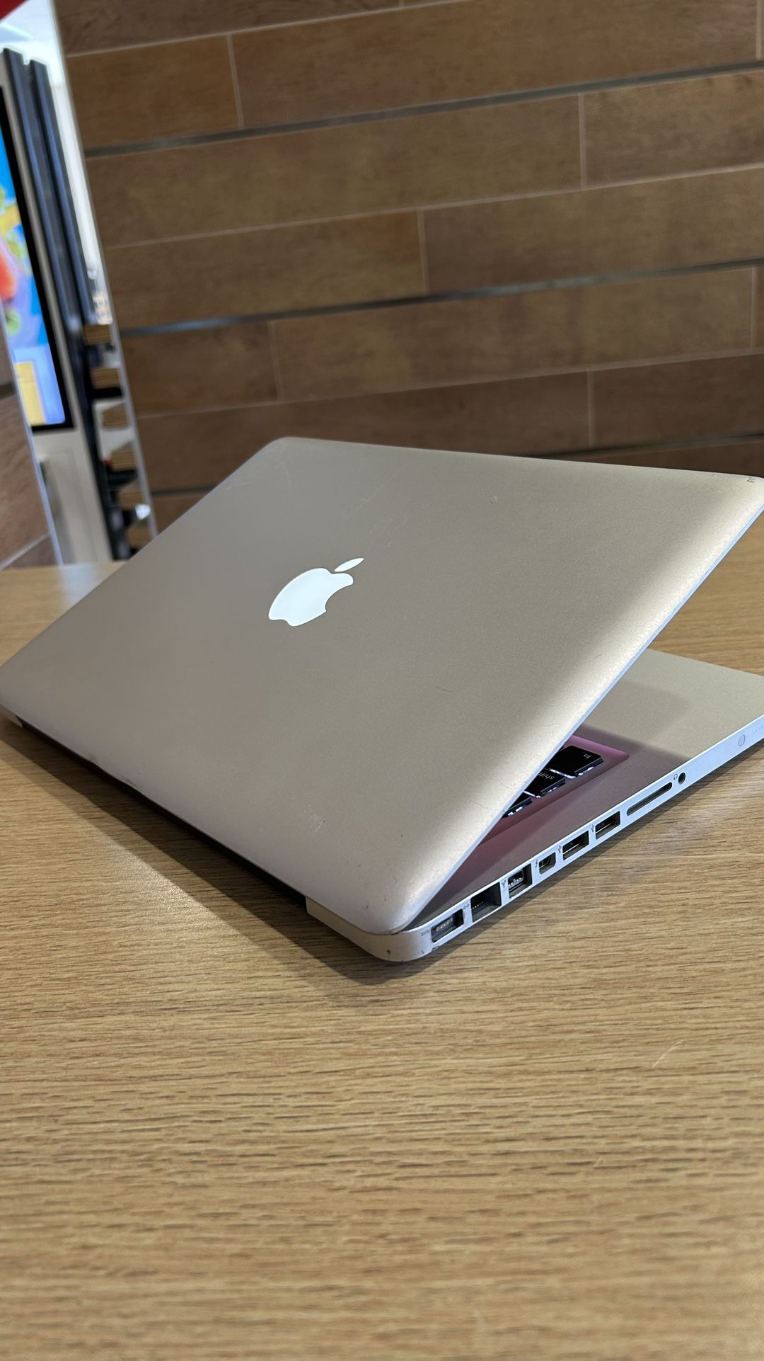 Apple MacBook Pro 13” I5/8GB/256GB SSD $140