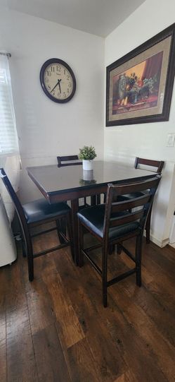 Dinning table with glass top