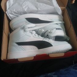 Women's Puma Shoe Size 10