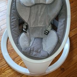 Munchkin Swing With Remote