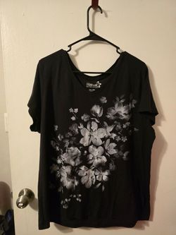 Hanes Women's Black Floral Graphic T-Shirt XXL Short Sleeve Pullover V-Neck
