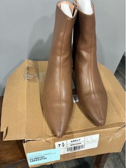 $5 Size 7.5 Women Boots