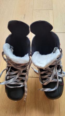 Bauer size 5 kids ice skates