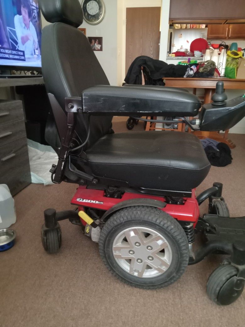 Jazzy J600 Mobility Chair