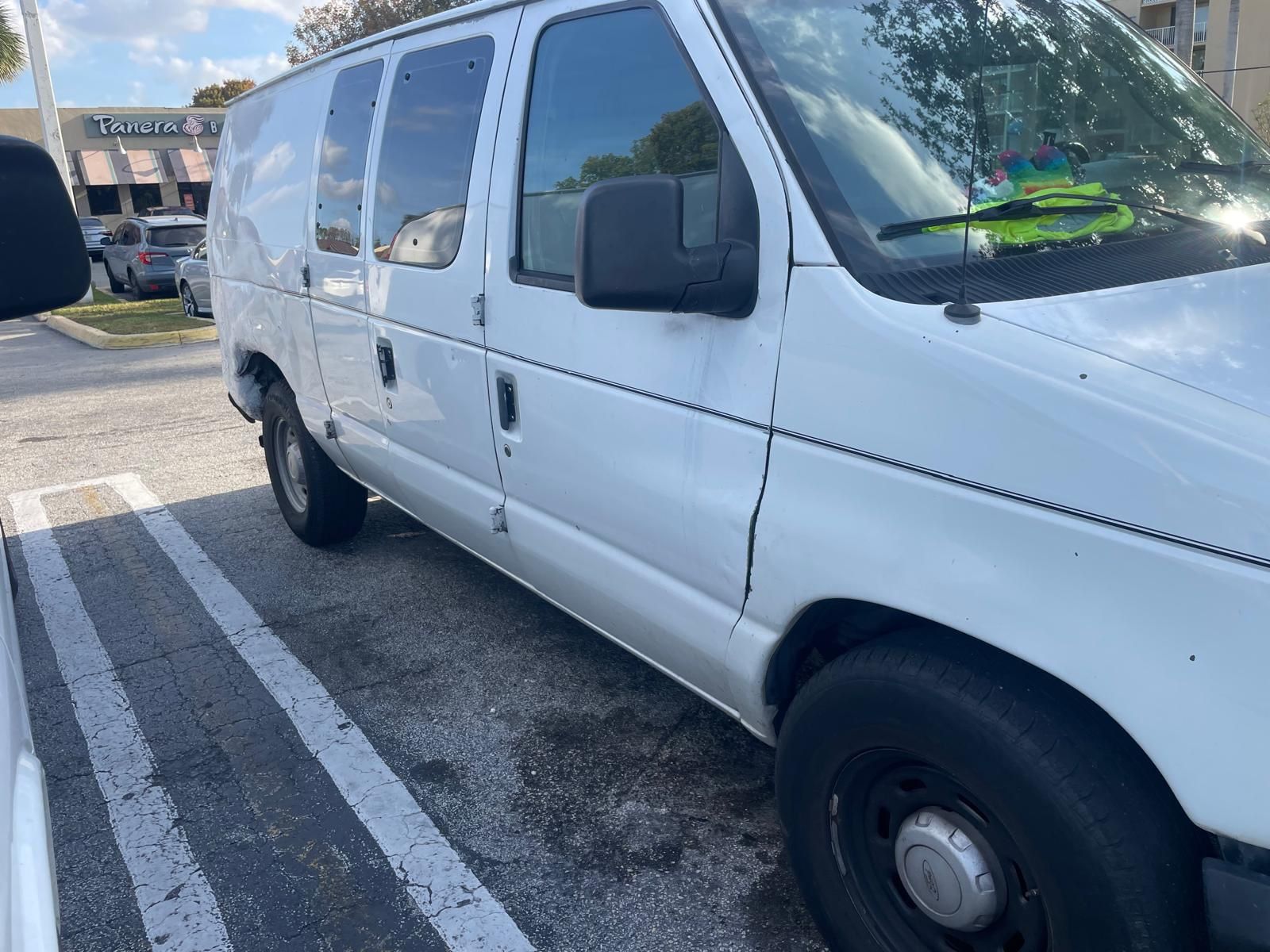 Cargo Van Ford E 150