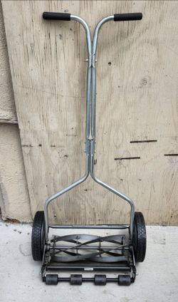 Like NEW - Manual Push Reel Lawn MOWER