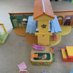 Dora’s House And Extra Mini Toys (foldable)