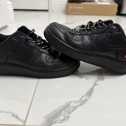 black air force 1 supreme - size 7 men (heavily used)