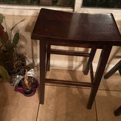 2 Barstools $20